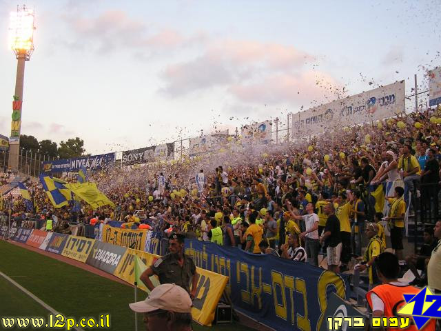 צולם על ידי השחקן ה-12 - כל הזכויות שמורות