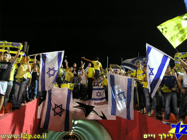 צולם על ידי השחקן ה-12 - כל הזכויות שמורות