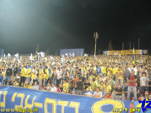 צולם על ידי השחקן ה-12 - כל הזכויות שמורות