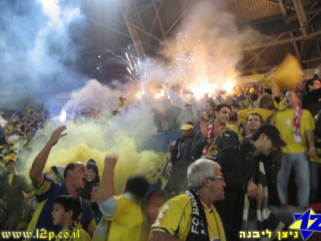 צולם על ידי השחקן ה-12 - כל הזכויות שמורות