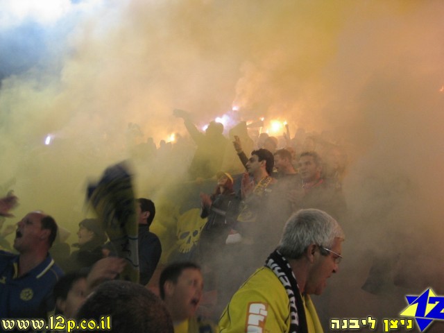 צולם על ידי השחקן ה-12 - כל הזכויות שמורות