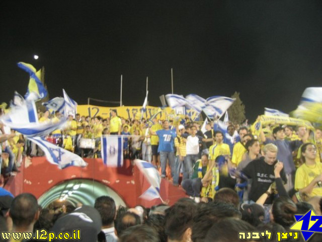 צולם על ידי השחקן ה-12 - כל הזכויות שמורות