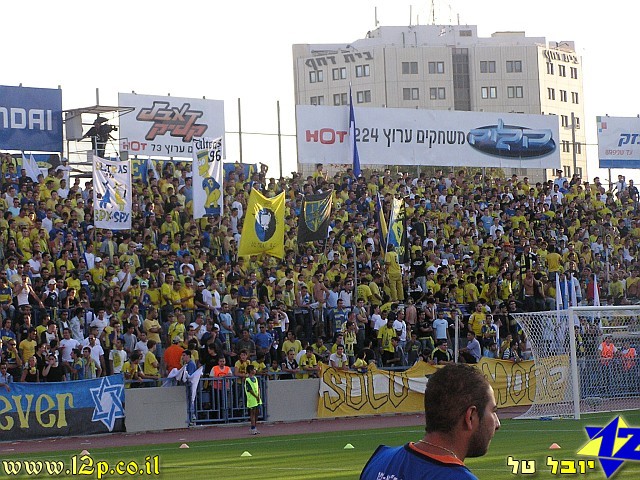 צולם על ידי השחקן ה-12 - כל הזכויות שמורות