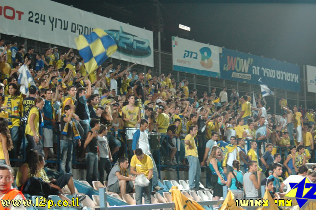 צולם על ידי השחקן ה-12 - כל הזכויות שמורות