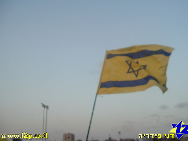 צולם על ידי השחקן ה-12 - כל הזכויות שמורות