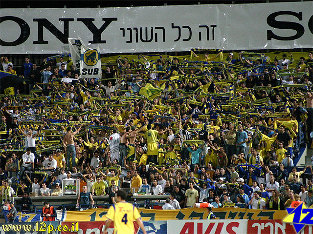 צולם על ידי השחקן ה-12 - כל הזכויות שמורות