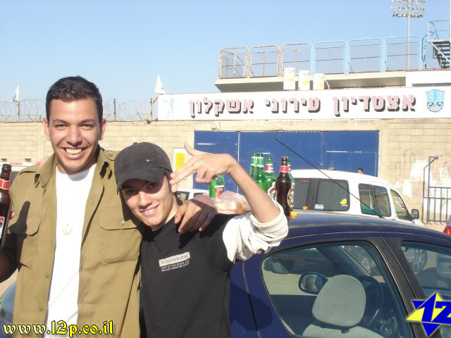 צולם על ידי השחקן ה-12 - כל הזכויות שמורות