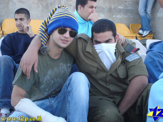 צולם על ידי השחקן ה-12 - כל הזכויות שמורות
