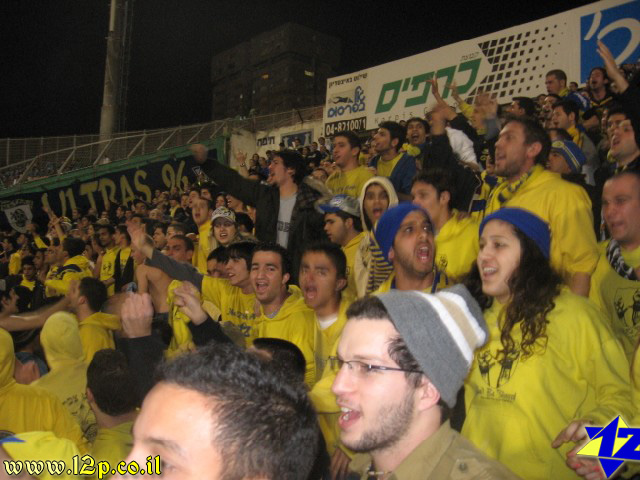 צולם על ידי השחקן ה-12 - כל הזכויות שמורות