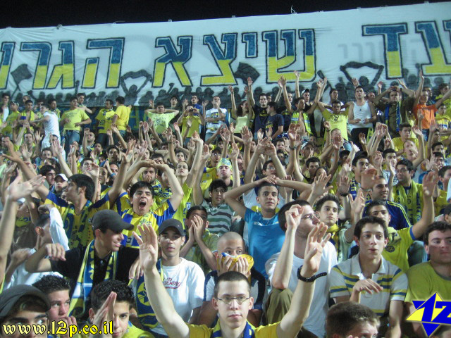 צולם על ידי השחקן ה-12 - כל הזכויות שמורות