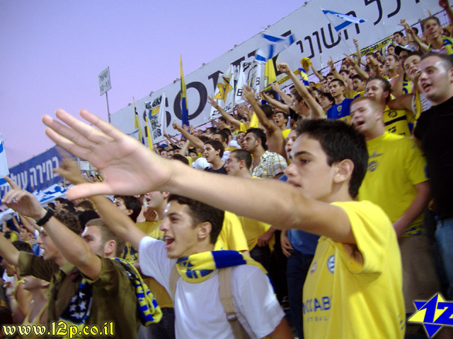 צולם על ידי השחקן ה-12 - כל הזכויות שמורות