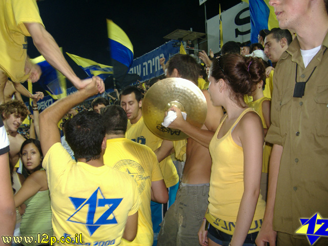צולם על ידי השחקן ה-12 - כל הזכויות שמורות