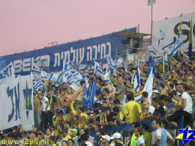 צולם על ידי השחקן ה-12 - כל הזכויות שמורות