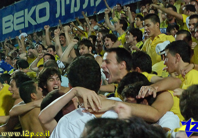 צולם על ידי השחקן ה-12 - כל הזכויות שמורות