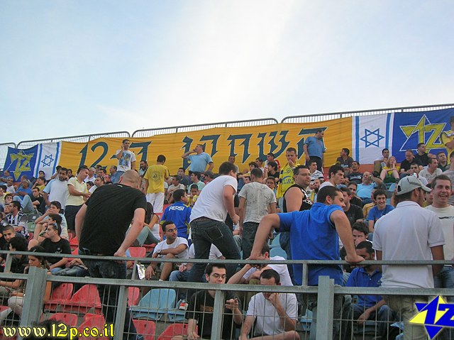 צולם על ידי השחקן ה-12 - כל הזכויות שמורות