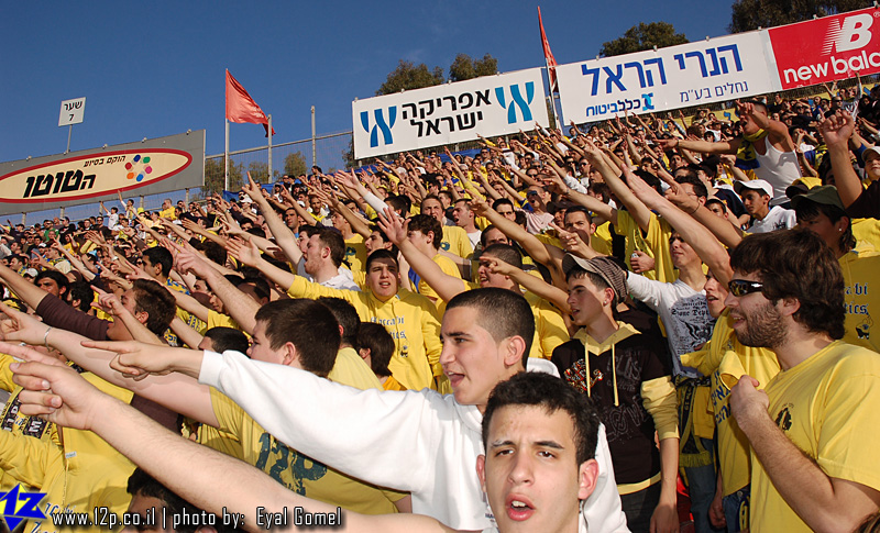 צולם על ידי השחקן ה-12 - כל הזכויות שמורות