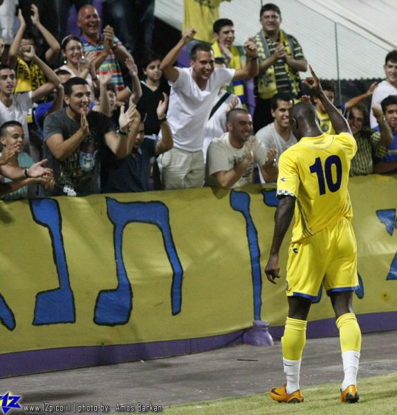 צולם על ידי השחקן ה-12 - כל הזכויות שמורות