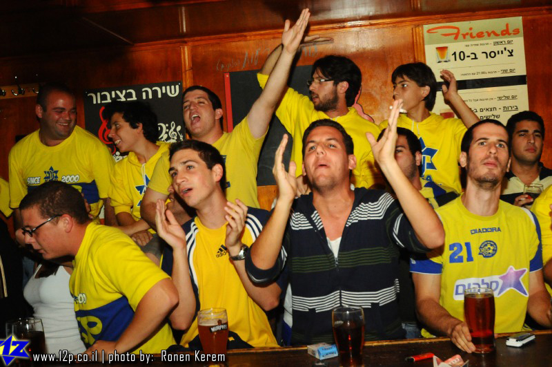 צולם על ידי השחקן ה-12 - כל הזכויות שמורות