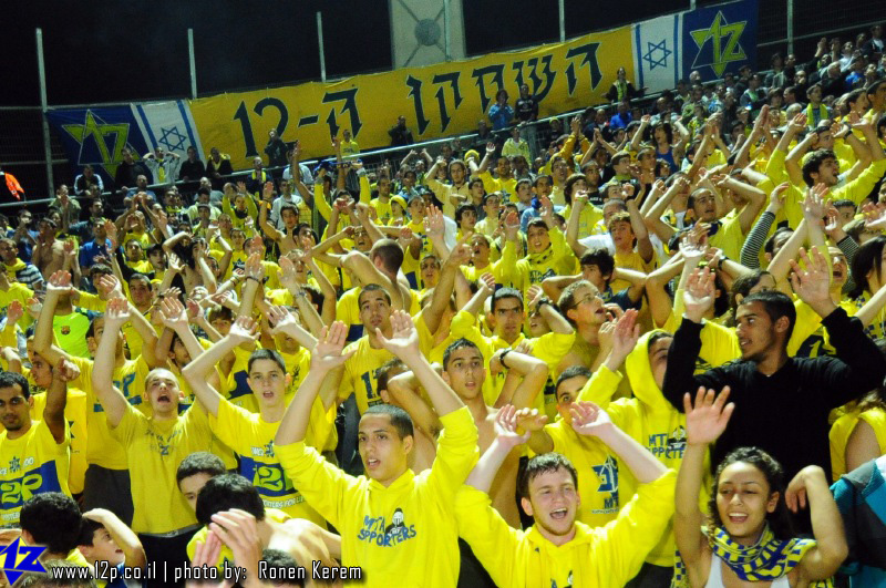 צולם על ידי השחקן ה-12 - כל הזכויות שמורות