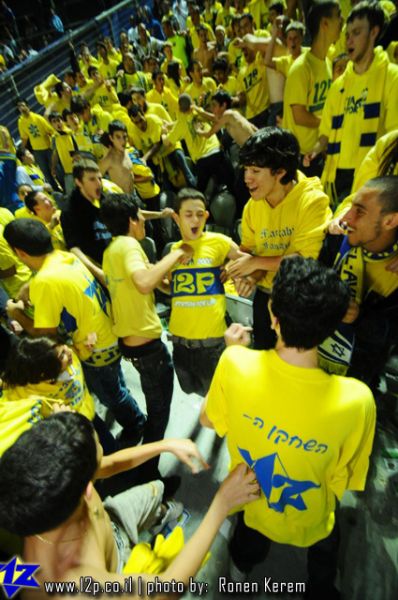 צולם על ידי השחקן ה-12 - כל הזכויות שמורות