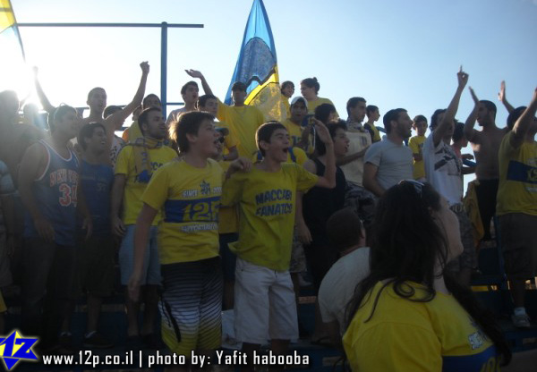 צולם על ידי השחקן ה-12 - כל הזכויות שמורות