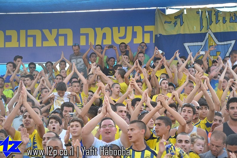 צולם על ידי השחקן ה-12 - כל הזכויות שמורות