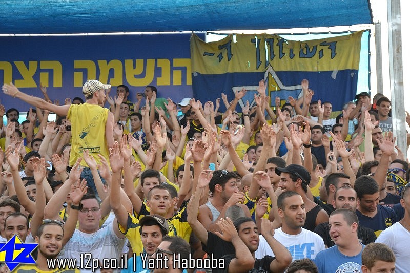 צולם על ידי השחקן ה-12 - כל הזכויות שמורות