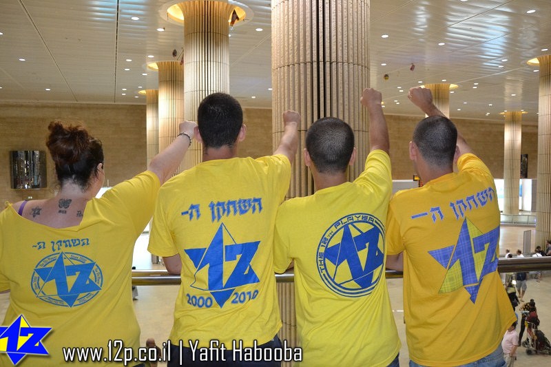 צולם על ידי השחקן ה-12 - כל הזכויות שמורות