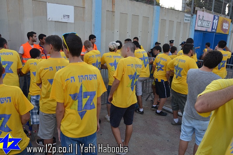 צולם על ידי השחקן ה-12 - כל הזכויות שמורות