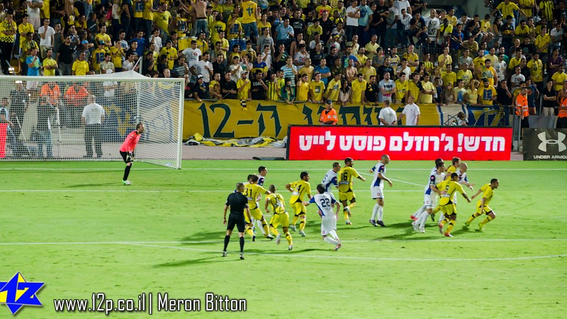 צולם על ידי השחקן ה-12 - כל הזכויות שמורות
