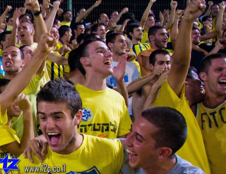 צולם על ידי השחקן ה-12 - כל הזכויות שמורות