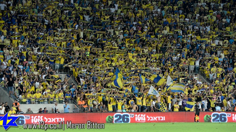 צולם על ידי השחקן ה-12 - כל הזכויות שמורות