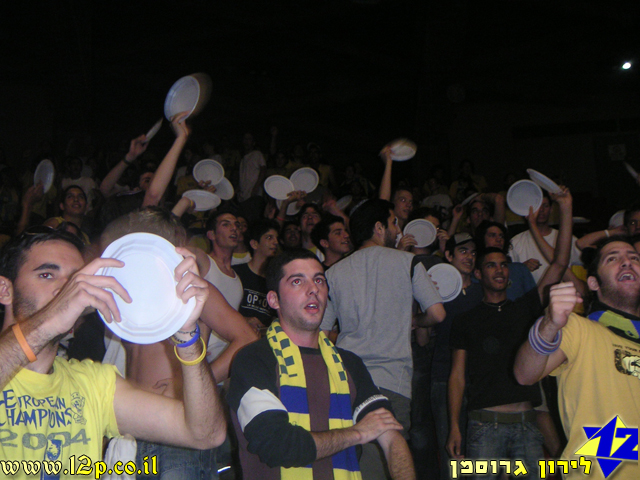 צולם על ידי השחקן ה-12 - כל הזכויות שמורות