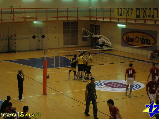 צולם על ידי השחקן ה-12 - כל הזכויות שמורות