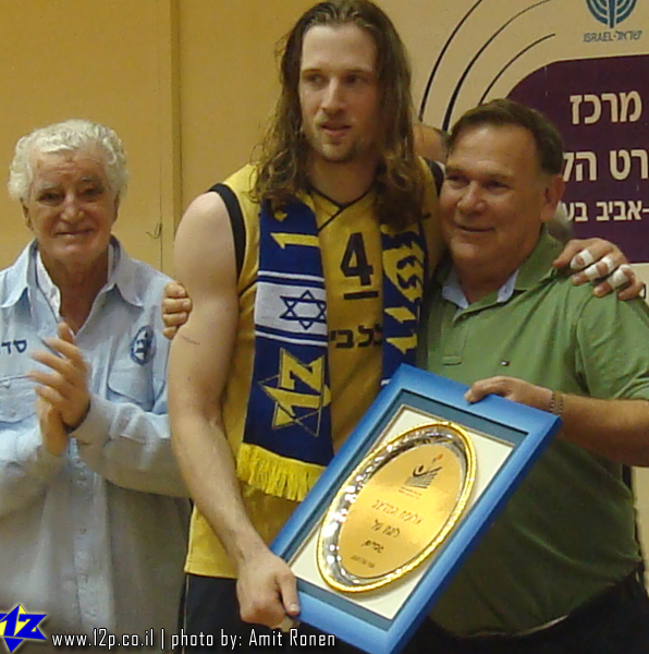 צולם על ידי השחקן ה-12 - כל הזכויות שמורות