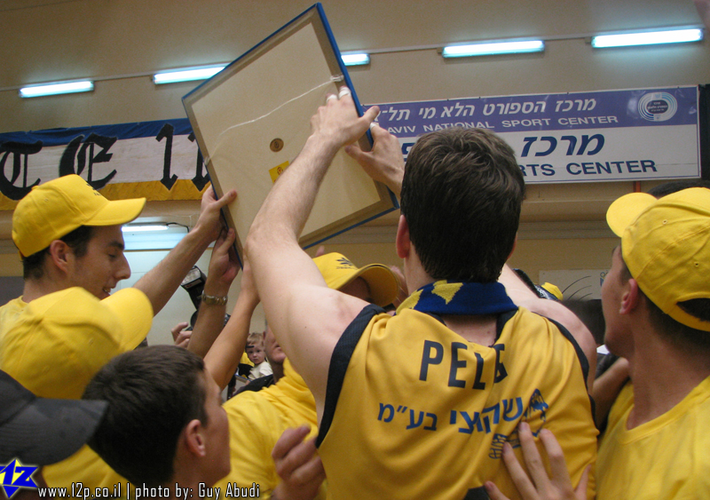 צולם על ידי השחקן ה-12 - כל הזכויות שמורות