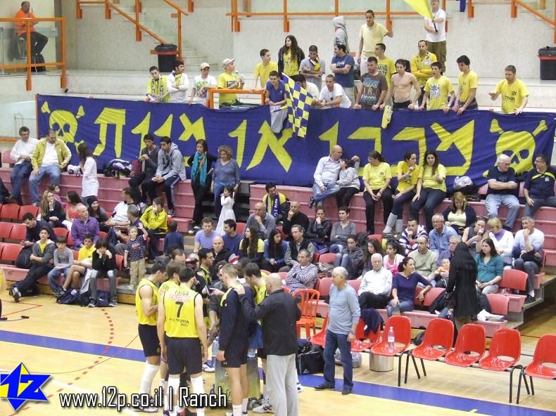 צולם על ידי השחקן ה-12 - כל הזכויות שמורות