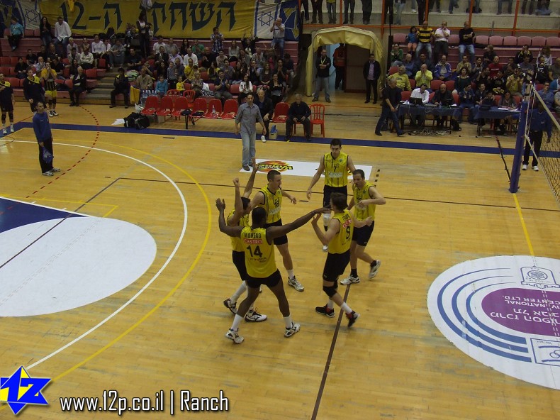 צולם על ידי השחקן ה-12 - כל הזכויות שמורות