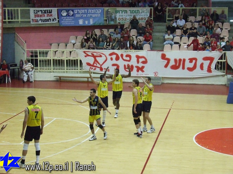 צולם על ידי השחקן ה-12 - כל הזכויות שמורות
