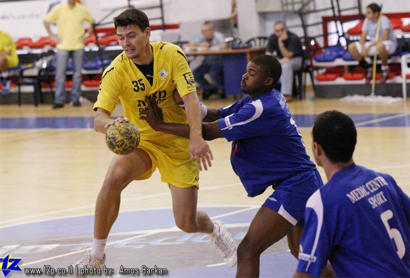 צולם על ידי השחקן ה-12 - כל הזכויות שמורות