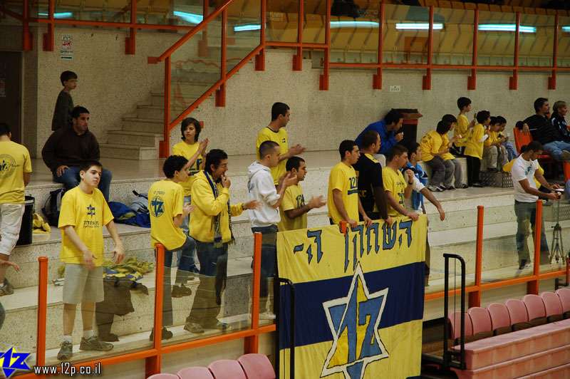צולם על ידי השחקן ה-12 - כל הזכויות שמורות
