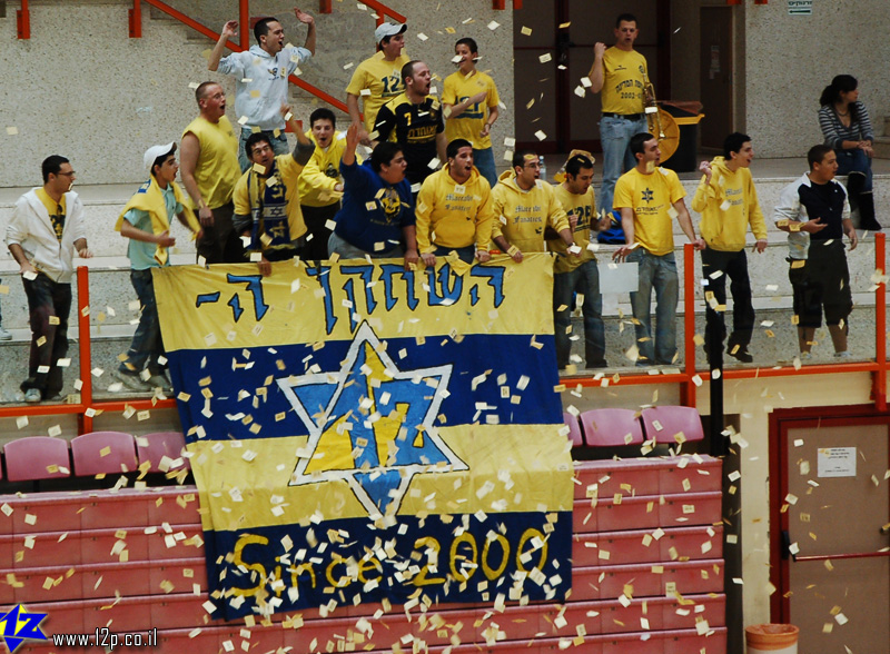 צולם על ידי השחקן ה-12 - כל הזכויות שמורות