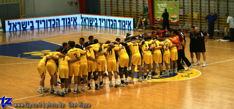 צולם על ידי השחקן ה-12 - כל הזכויות שמורות