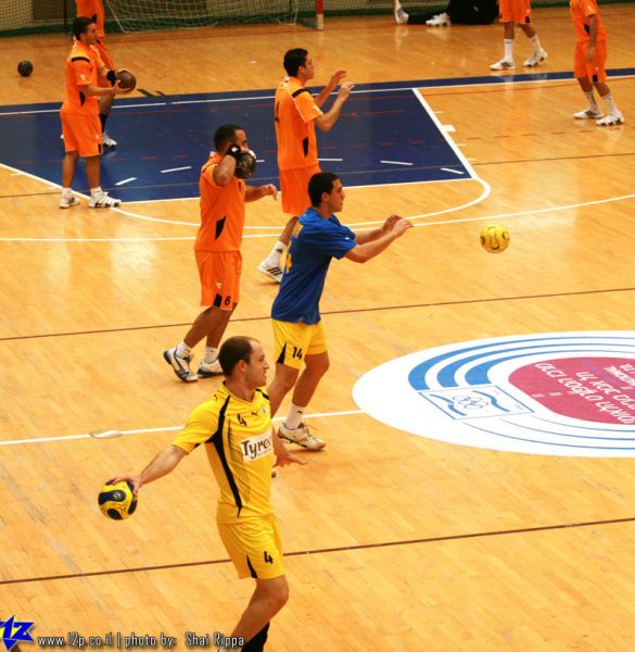 צולם על ידי השחקן ה-12 - כל הזכויות שמורות