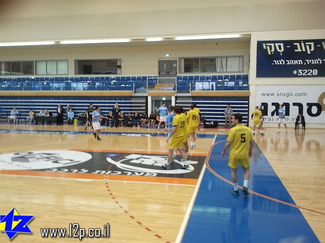 צולם על ידי השחקן ה-12 - כל הזכויות שמורות