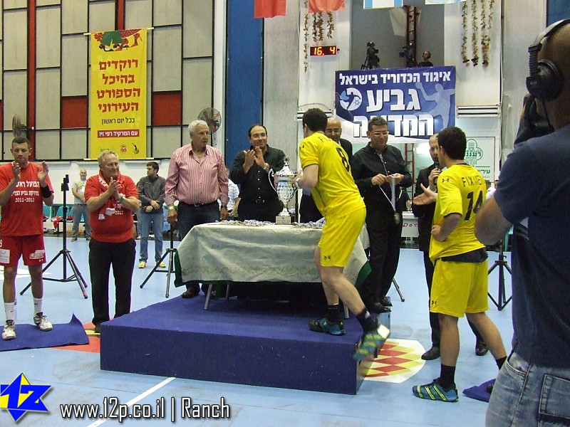 צולם על ידי השחקן ה-12 - כל הזכויות שמורות