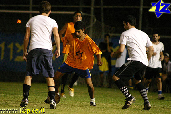 צולם על ידי השחקן ה-12 - כל הזכויות שמורות