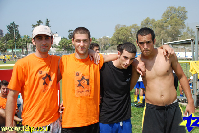צולם על ידי השחקן ה-12 - כל הזכויות שמורות