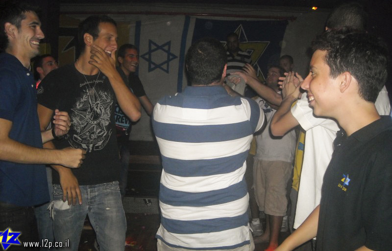 צולם על ידי השחקן ה-12 - כל הזכויות שמורות