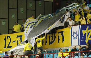צולם על ידי השחקן ה-12 - כל הזכויות שמורות